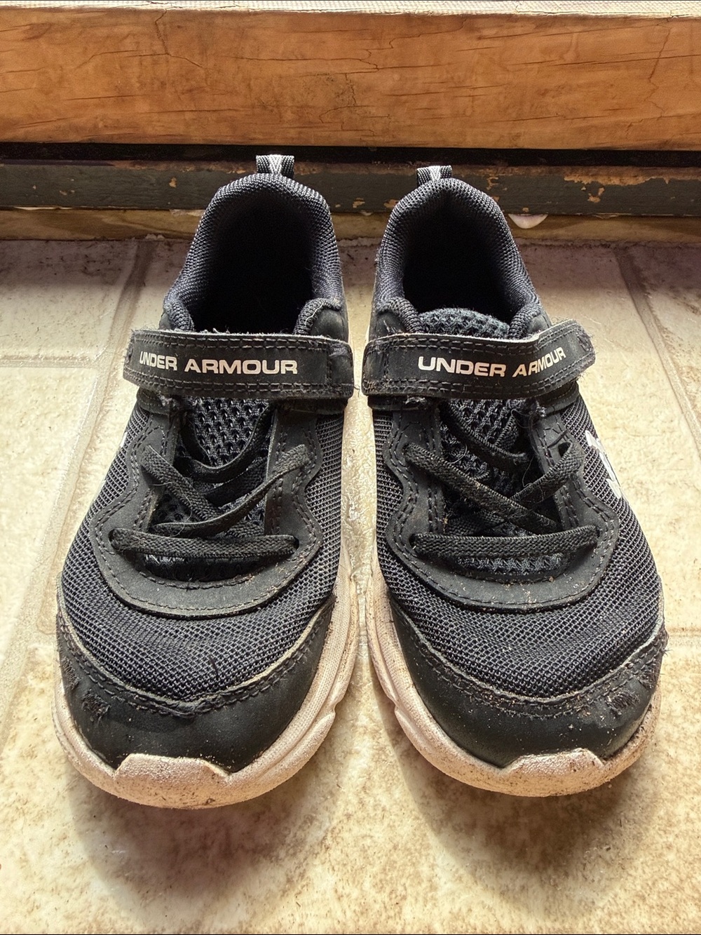 Under Armour Kids Black and White Athletic Sneakers size 10K